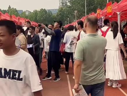 莱芜一中,全国高考招生咨询会#高考 #高考志愿