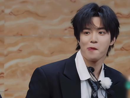 继“时代张峻”后又有“时代刘峻”啦! 臭屁小斗~刘老板~#刘耀文 #综艺片段 #综艺 #宇宙闪烁请注意#帅哥