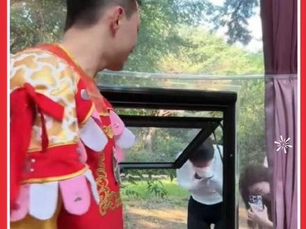 见到铁柱激动哭泣的女孩,把铁柱整懵了#雪饼猴#王铁柱 #雪饼猴