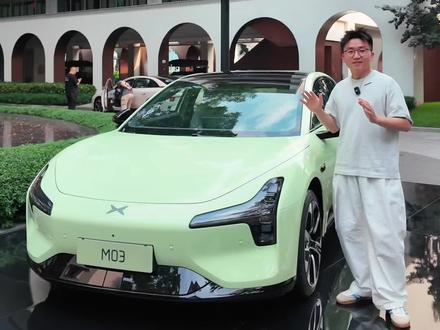 全网首发|体验2026款小鹏M03 外观主要是新增了带小蓝灯的无边框外后视镜、全车包围都改成高亮钢琴烤漆、后杠升级为风刃式造型设计,其他没了。
#小鹏monam03 #小鹏汽车