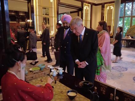 什么神仙饮品让国际奥委会主席巴赫直呼“very nice”?#亚运会 #杭州 #茶艺 #亚运v课堂 #聚v计划