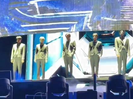 EXO回归,第一次粉丝见面会,张艺兴缺席,吴世勋忙死了,唱完你的唱他的,唱完他的再唱自己的#EXO创作大赛 #吴世勋 #张艺兴