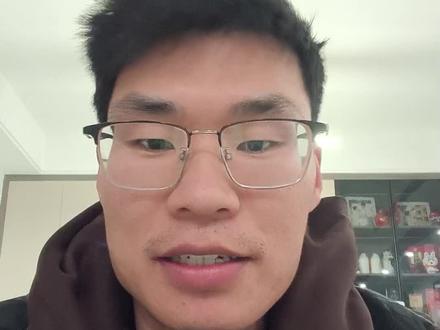 杨瀚森背部拉伤缺席今天G联赛的比赛,后续是否被召回取决于罗威的健康状况。#杨瀚森 #开拓者 #创作人计划 #vlog十亿流量扶持计划 #篮球