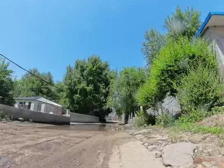 当远程遥控车遇水坑过不去的时候,感谢出租老弟帮忙😄#原创视频