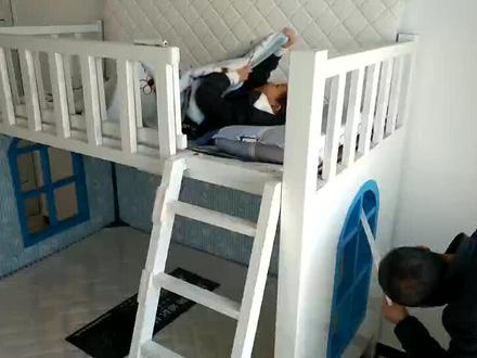 给孙子孙女设计的防震床。即使在睡觉当中也能物理技术全自动保护。物理楼摆处机关,楼房坍塌试验不弯。