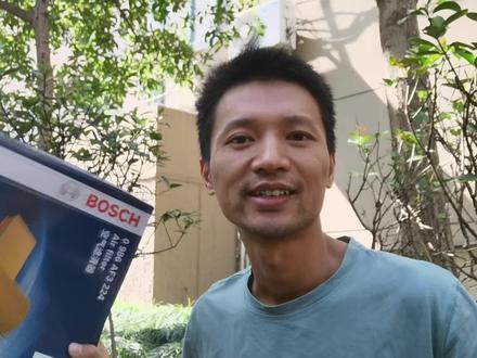 去4S店更换汽车空气滤芯太贵了,自己动手30块钱就能简单搞定