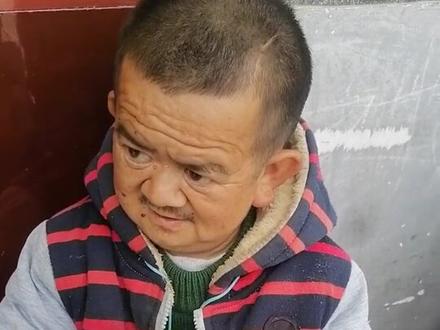 矮子哥哥在和亮平聊天说好想他,为矮子点赞