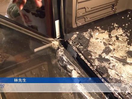 用家用烤箱烤制鸡翅,开烤不到十分钟的时间,一声巨响就从厨房传来。原来是烤箱门的内层玻璃面板发生了爆炸。#新闻