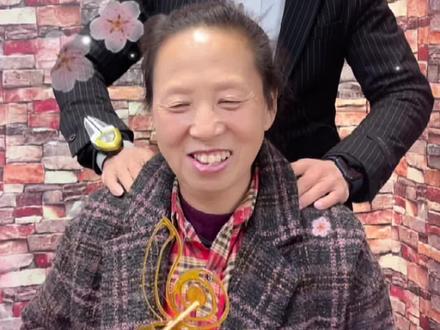 臭小子😂画奥特曼变身器😂帮助糊涂奶奶,厉害了🤣#糖画挑战要被玩坏了