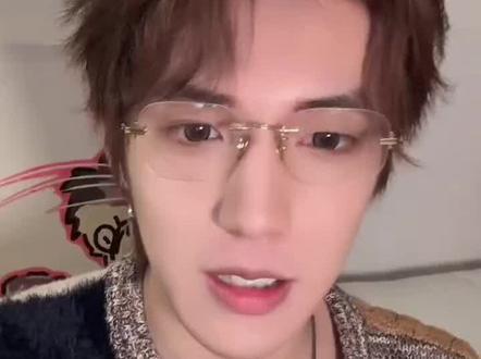 把璇璇说到装卡下播的榜一大哥又来啦,在吴嘉玮的直播间连麦简直是观众和嘉玮本人的嘴替 #辜锐 #吴嘉玮 #好友爱好有爱3 #霸凌 #恋综