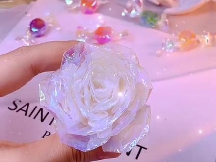 水果糖🍬吃完了纸不要扔 做一朵水晶玫瑰花 送给你最爱的人 快去艾特你家憨憨给你安排#糖纸花 #种草 #手工diy