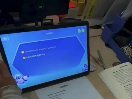 看一下科大讯飞学习机T10的指读功能,自动升降双目前置摄像头,像人眼睛一样精确捕捉位置,快速反应👍👍👍#学习打卡