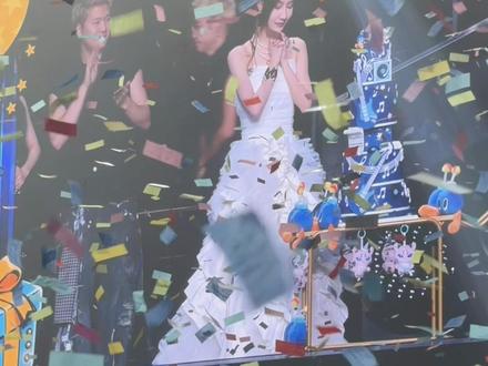 虽然时间不可能停滞,但还是希望你慢一点长大,下一个生日再一起过吧#袁一琦 #袁一琦长沙生日演唱会