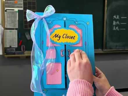 小李老师解锁新技😄#手工制作绘本 #上热搜 #英语启蒙