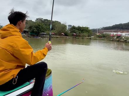 渔巅峰•黑溯技 核心设计:细元径+大强度+高回弹 +轻量持感、回弹迅猛 定位:黑坑中后期糗鱼、偷驴专用手感竿@渔巅峰专营店 @小陈🎣 #渔巅峰 #渔巅峰黑溯 #渔巅峰极溯 #钓鱼 #黑坑