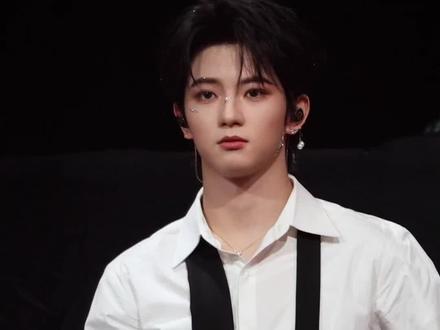 哨子声一响橹穆99喊起来!#舞台直拍 #橹穆#橹穆99 #一番嫂 #0