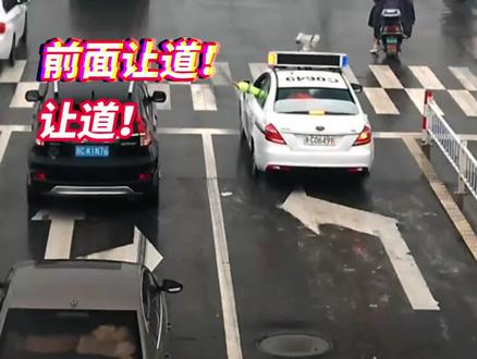 盘点高考路上的感人瞬间,你们只管乘风破浪,我们为你保驾护航#2023高考倒计时 #感动瞬间 #人间温暖 #传递正能量 #高考