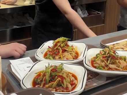 怒坐两小时地铁,只为尝尝传说中的魏家汉堡
#谁懂这一口的好吃程度 #南京美食