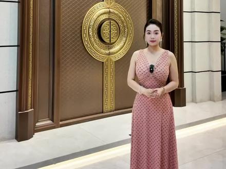 所谓高门出大户、豪门望九族,别墅大门首选威格龙铜门,铜门不仅身份地位的象征,更是家族传承的载体、厚重的铜材不仅能抵御风雨,用精密的工艺,能为家筑起一道安心的屏障,门上纹饰更是栩栩如生、福迎满堂、紫气东来。
#工匠精神 #源头工厂 #别墅门 #中式风格 #高端铜门