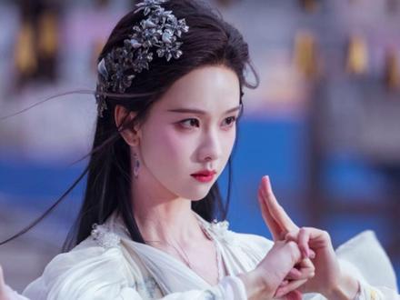 雾妄言一只狐撑起了大大的家 #月鳞绮纪 #雾妄言 #露芜衣