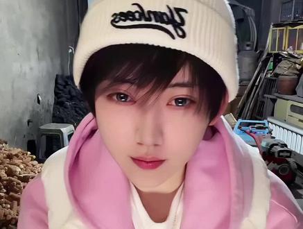 过年不能洗头的混血欣欣😂#开心元元 #直播录屏分享 #聊天 @开心元元