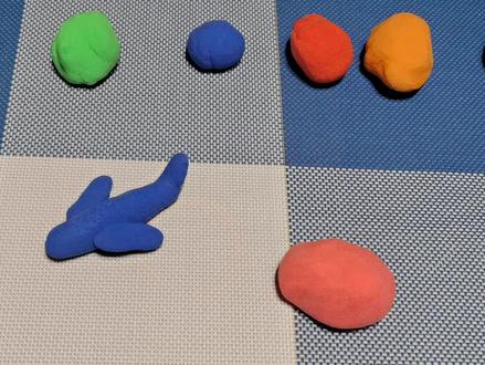 跟着丫丫一起做手工,今天来捏天上飞的小飞机,宝宝一看就会