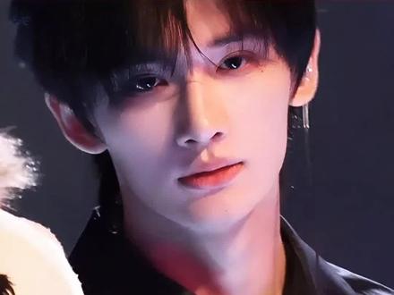 我终于懂余宇涵为什么越素越帅了 #余宇涵 #张杰#演唱会