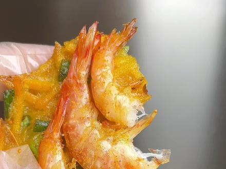 海边人炸虾饼的教程来咯,做法非常简单,一看就会哦,这个味道是多少人童年的回忆呢?#味道好极了 #家乡特色小吃 #小时候的味道 #虾饼 @DOU+小助手