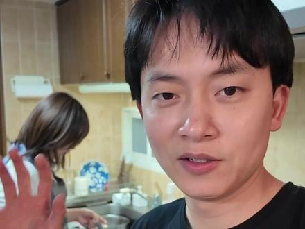 看了大家的评论,麻琴也担心我在日本吃不饱饭,今天她说要做一顿我一定能吃饱饭菜,有点期待了#西柚麻琴