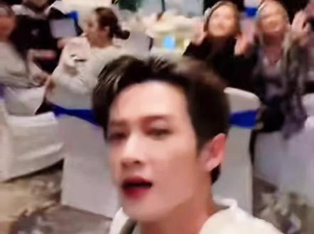 檀健次Proof! 今天零点的福利
是健次的Proof!
直播中突然间就唱了~ 太幸福了吧
#檀健次Proof #檀健次直播 #檀健次零点福利 #帅炸了 #檀健次2026首唱proof
@檀健次 @檀健次工作室