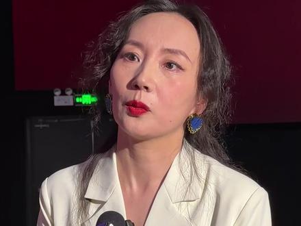 电影《蓝海》导演、编剧宋金笑:现代人最需要的情绪价值,日照的这片海给足了。(来源:直播日照 拍摄:来庆涛)#日照 #《蓝海》