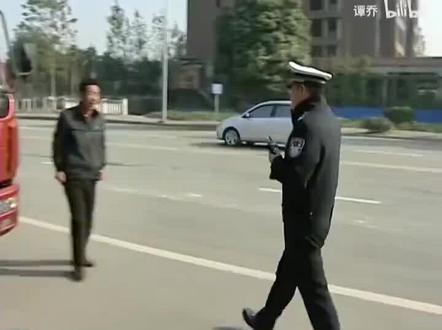 #谭谈交通 #谭警官#陕西咸阳老乡对话幽默😂