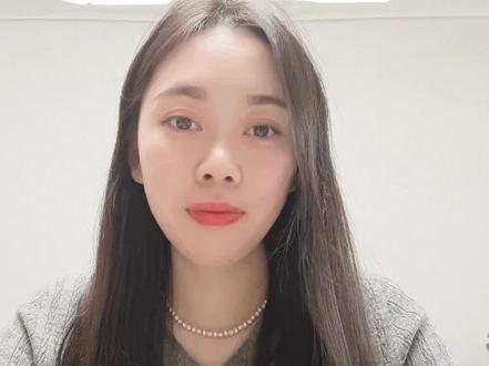 一定要注意,根据央广网的资讯,16日至20日,我国中东部大部地区将迎来中等强度的流感气象风险,局部风险较高。为什么降温容易触发流感?关键有几方面:干冷环境下,约4℃时流感病毒存活时间翻倍,低于5℃时传播力会明显增强;冷空气易导致呼吸道黏膜血管收缩,清除病毒能力下降;气温骤降也会暂时降低人体免疫力。同时,干燥空气更有利于病毒悬浮传播,并削弱呼吸道防御能力。请大家提醒家人及时添衣保暖、多喝水、戴好口罩,做好防护。
此外,根据国家卫健委今日介绍,近期我国流感活动已连续四周下降,且检出的均为已知常见病原体。但面对接下来的天气变化,我们仍不能掉以轻心。
总之,天冷风大,照顾好自己——健康才是稳稳的幸福呀!#流感气象#病毒#呼吸系统#保险#分红险