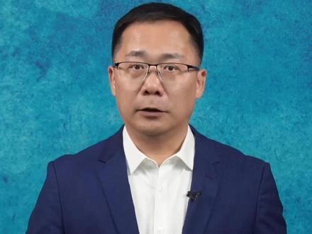 日韩股市大跌、油价大涨、民众囤积汽油、航班大量取消……不断升级的中东局势,给全球经济生活带来哪些影响?听#财经老王 聊聊。