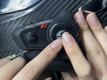 维迈通怎么连接不同品牌的蓝牙耳机 希望这期视频能给你帮助#机车 #维迈通 #机车装备 #机车头盔 #维迈通怎么连接其他耳机