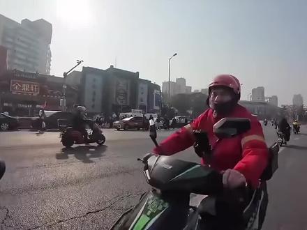 #平凡哥语录又更新了
平凡哥马路判官
#平凡哥