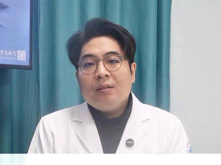 肝血管瘤’几个字,吓到了不少人。 今天,我要用最彻底的方式,给你吃一颗‘定心丸’。请先记住结论:它和肝癌,是本质完全不同的两种东西,绝大多数肝血管瘤不需要任何治疗,只需和平共处#肝癌#医学科普#肝肿瘤消融杨大伟#抖出健康知识宝藏#我的年度健康盘点