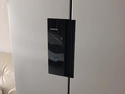 冰箱噪音大到耳鸣,大到每天凌晨被吵醒(疫情期间自己在家吓死人),精神奔溃前凌晨动手完美解决西门子冰箱噪音大的问题。我可能适合当个技工,要不是家里没有电钻我都把冰箱后面拆了😌#全民防疫 #西门子冰箱 #冰箱噪音