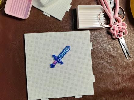 耳朵jianjian的#手工diy #拼豆 #附魔钻石剑 #我染上了拼豆 #我的乡村生活