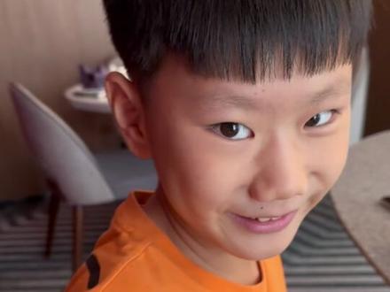 兄弟们终于见到峰峰本人了#峰峰 #峰峰吃鸡