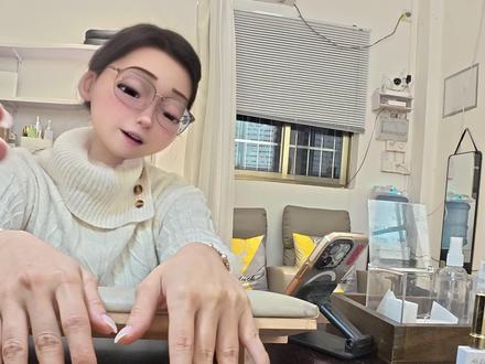 过年美甲不踩雷!低饱和紫配金猫眼,显白到开挂 #内容过于真实 #美甲 #流量扶持