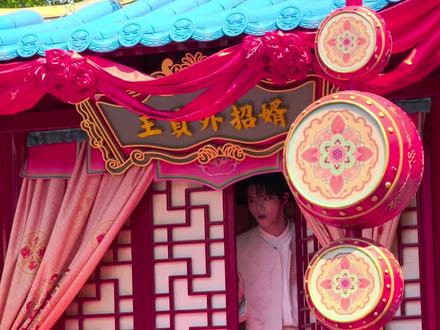 粉丝太多了张庭睿吓住了 #张庭睿 #清明上河园 #偶遇明星 #旅行推荐官