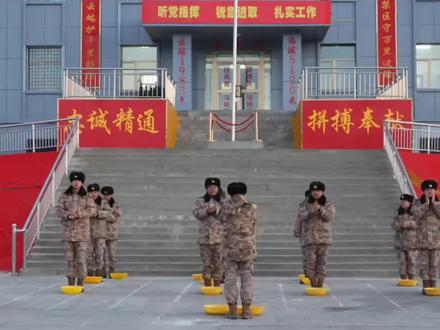 信息支援部队驻疆某部:战斗体能训练