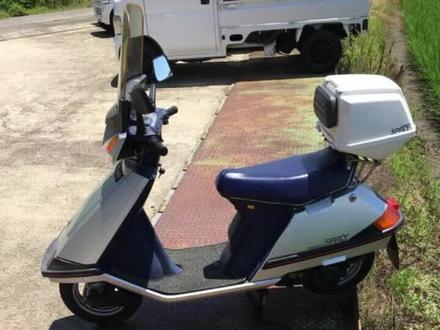 本田spacy50 本田四冲踏板车开山之作,经典老爷车#摩托车 #本田 #我要上热门