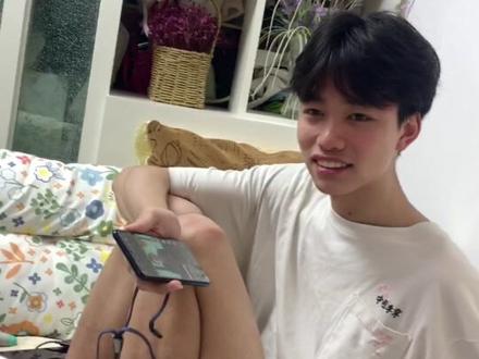 《刚高考完的龙凤胎弟弟妹妹火了 我让两人配合我 结果互相嫌弃对方丢人 从小到大天天互相怼………》
