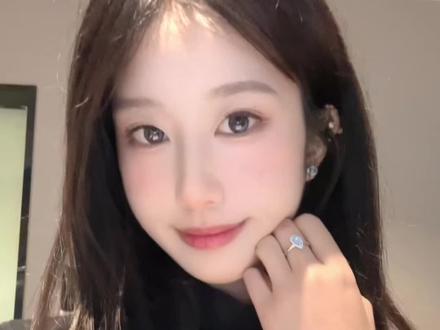 女孩子们怎么可以没有饰品呢,今天这套你一定得看看!漂亮的眼睛要流幸福的眼泪#范琦蓝眼泪项链 #范琦项链 #新年礼物 #214情人节礼物 #范琦慕夏联名