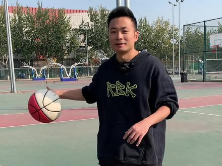 之前不少朋友问过这个精灵球,今天聊聊它的使用感受…… #篮球 #球鞋 #篮球测评 #精灵球