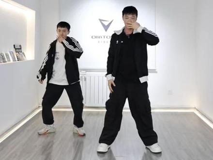 爆火破亿播放的张函瑞进行曲,3步拆解轻松会#张函瑞 #张函瑞进行曲 #TF家族 #零基础教学 #全网都在跳这个舞