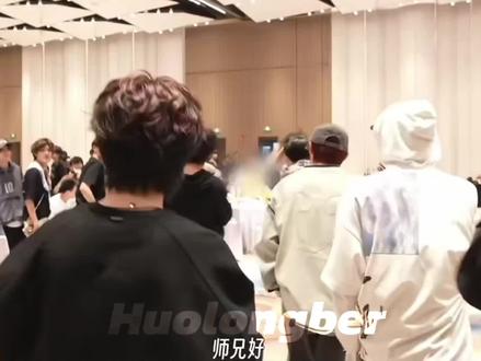 销冠男团参加公司年会
#时代少年团 #TF家族 #时代峰峻年会 #热点