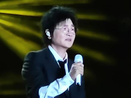 邢台群星演唱会,孙楠和歌迷幽默互动#孙楠#孙楠拯救 #邢台演唱会